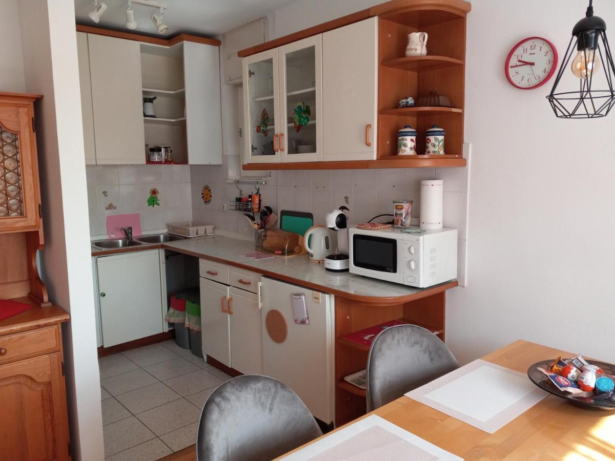 Lovely 2-Bedroom Appartment With Free Parking Dobrova ภายนอก รูปภาพ