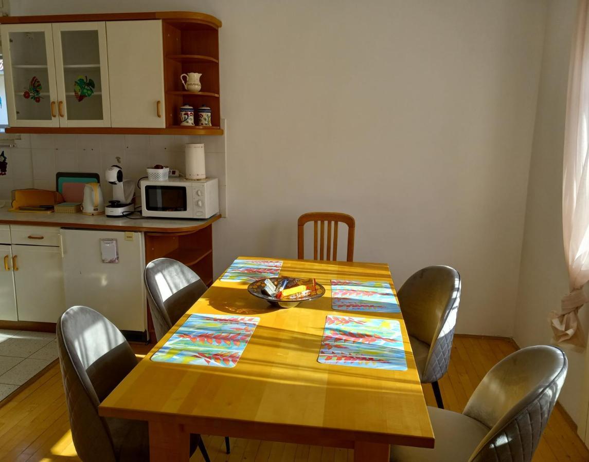 Lovely 2-Bedroom Appartment With Free Parking Dobrova ภายนอก รูปภาพ