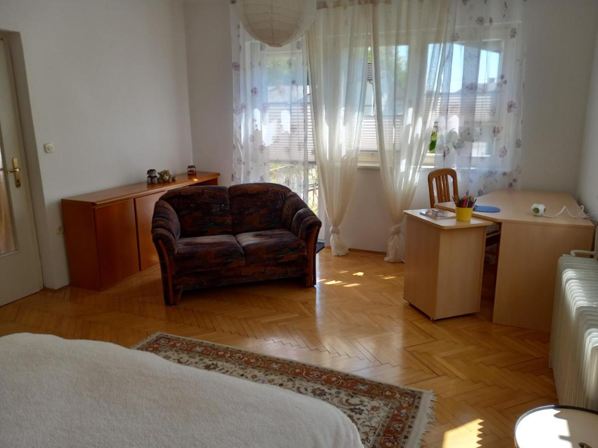 Lovely 2-Bedroom Appartment With Free Parking Dobrova ภายนอก รูปภาพ