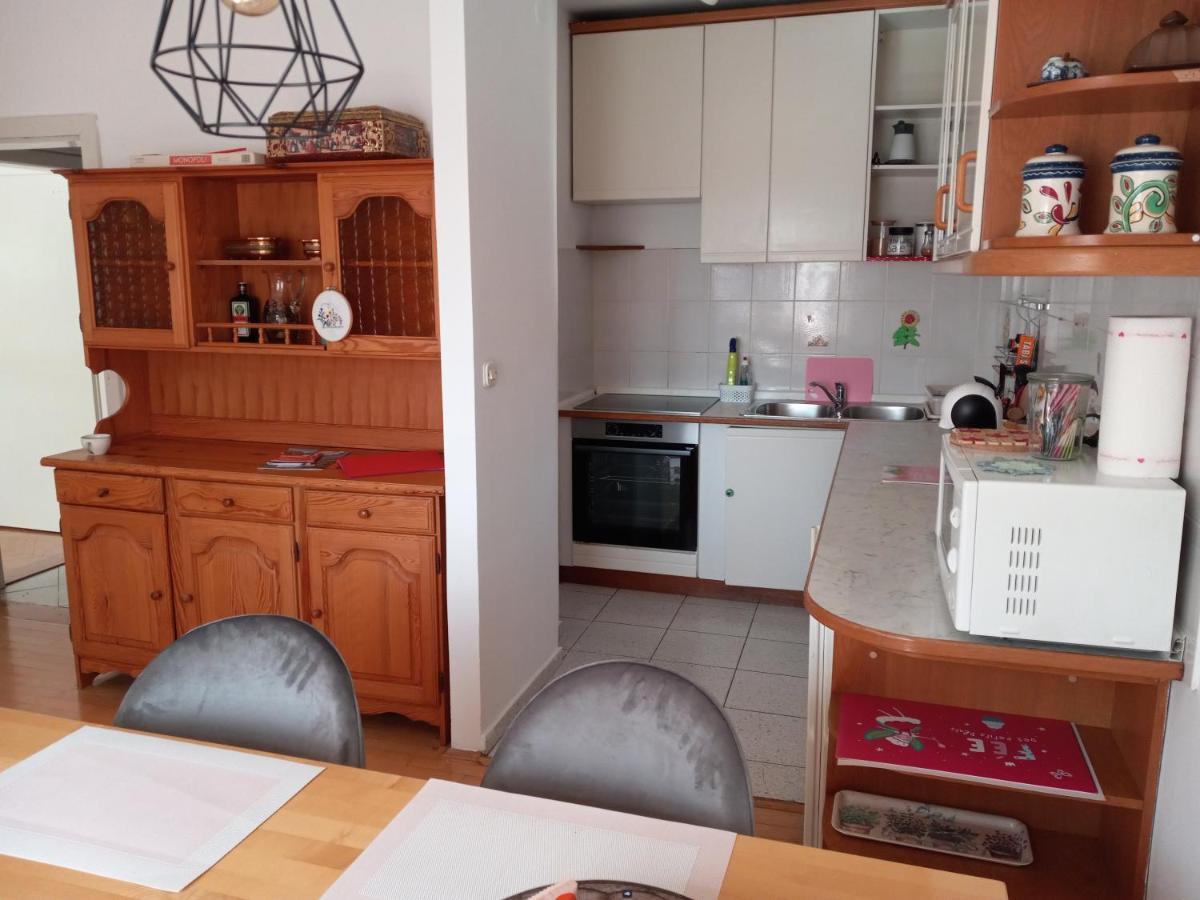 Lovely 2-Bedroom Appartment With Free Parking Dobrova ภายนอก รูปภาพ